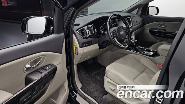 Kia Carnival 9-Seater Prstige 2020 — фото 10
