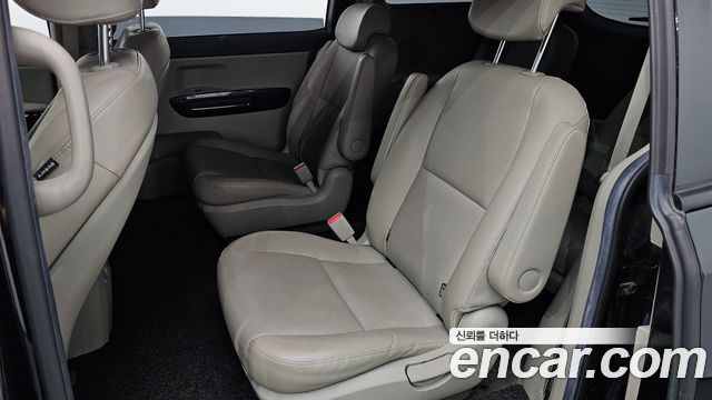 Kia Carnival 9-Seater Prstige 2020 — фото 12