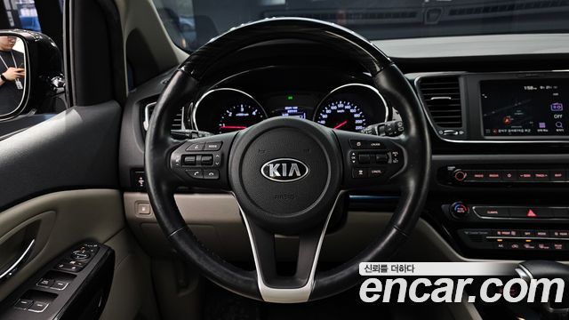 Kia Carnival 9-Seater Prstige 2020 — фото 13