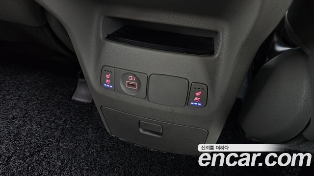 Kia Carnival 9-Seater Prstige 2020 — фото 16