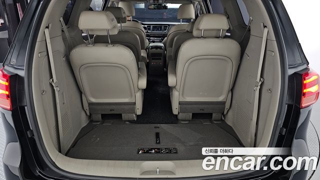 Kia Carnival 9-Seater Prstige 2020 — фото 20