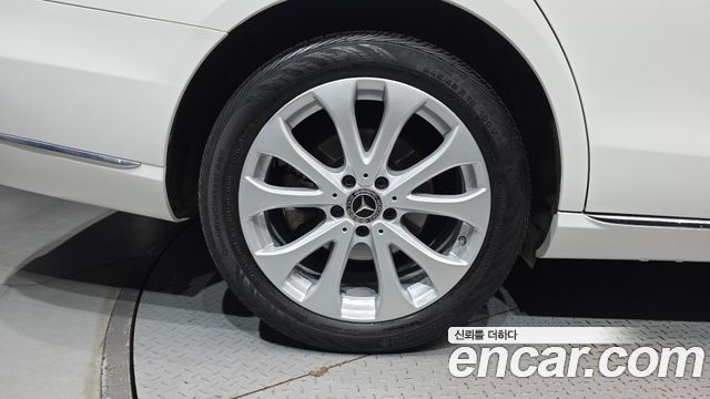 Mercedes-Benz E-Class (W213) E300 4MATIC Exclusive 2018 — фото 5