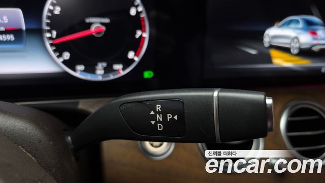 Mercedes-Benz E-Class (W213) E300 4MATIC Exclusive 2018 — фото 9