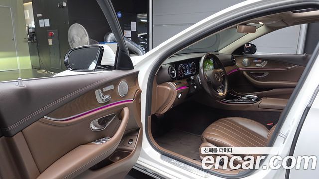 Mercedes-Benz E-Class (W213) E300 4MATIC Exclusive 2018 — фото 10