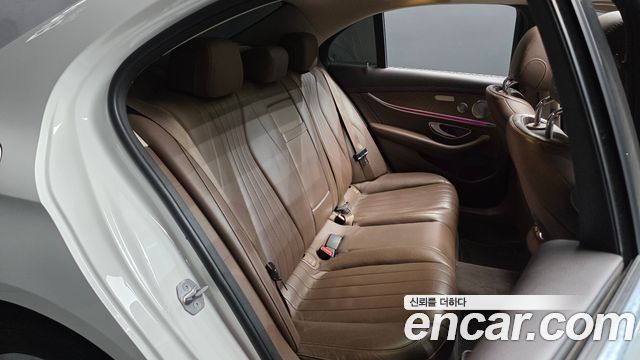 Mercedes-Benz E-Class (W213) E300 4MATIC Exclusive 2018 — фото 11