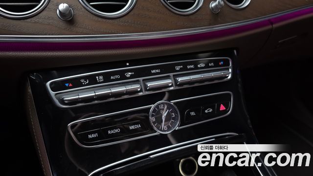 Mercedes-Benz E-Class (W213) E300 4MATIC Exclusive 2018 — фото 17