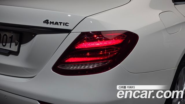 Mercedes-Benz E-Class (W213) E300 4MATIC Exclusive 2018 — фото 23