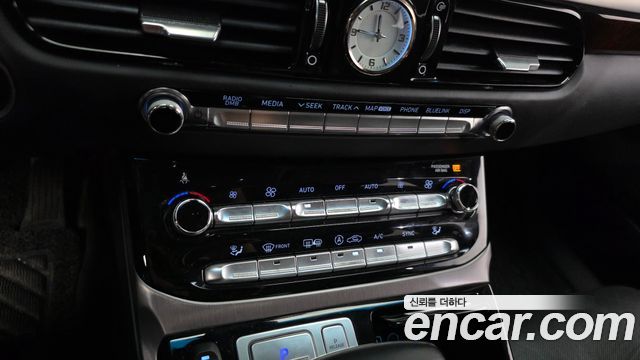 Genesis EQ900 5.0 GDI AWD Prestige 2016 — фото 16