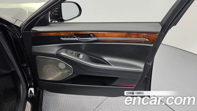 Genesis EQ900 5.0 GDI AWD Prestige 2016 — фото 25