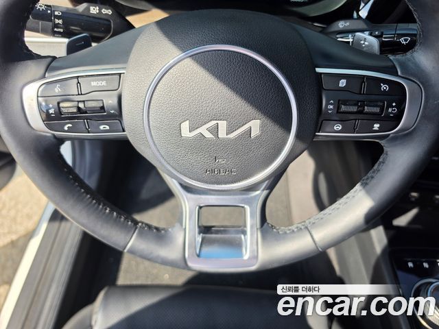 Kia K5 (III) 2.0 Noblesse 2023 — фото 15