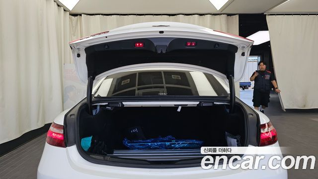 Mercedes-Benz E-Class (W213) E220d Coupe 2019 — фото 24