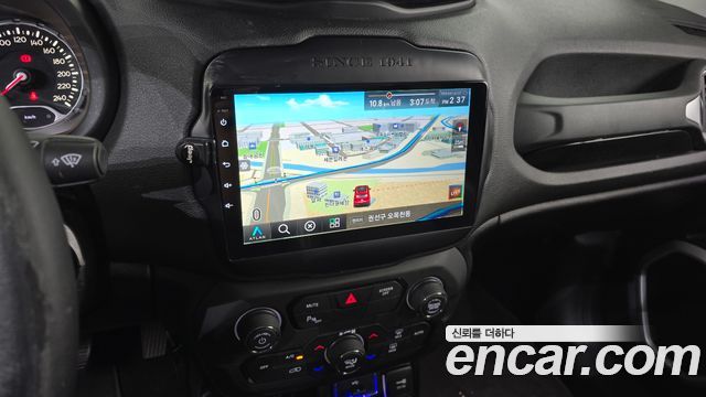 Jeep Renegade 2.4 Longitude High 2018 — фото 12