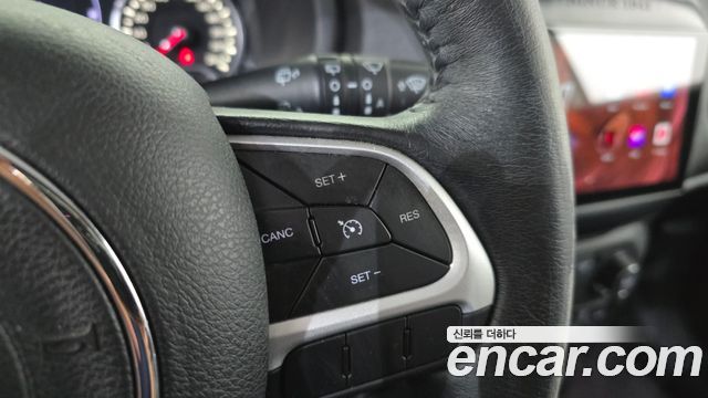 Jeep Renegade 2.4 Longitude High 2018 — фото 16