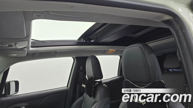 Jeep Renegade 2.4 Longitude High 2018 — фото 17