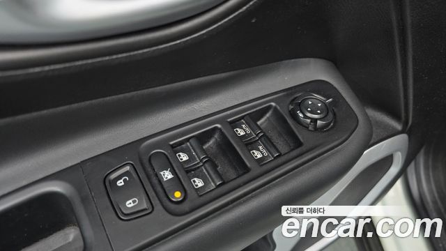 Jeep Renegade 2.4 Longitude High 2018 — фото 19