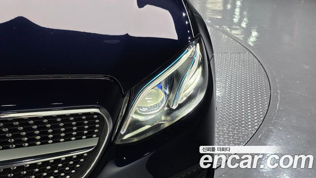 Mercedes-Benz E-Class (W213) E220d Cabriolet 2018 — фото 28