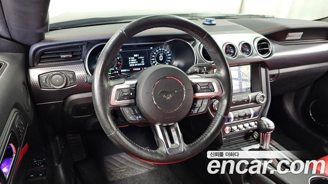 Ford Mustang Coupe 2019 — фото 13