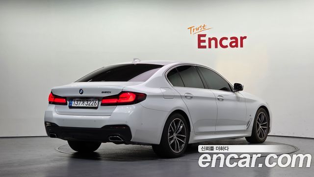 BMW 5 Series (G30) 520i M Sport 2023 — фото 2