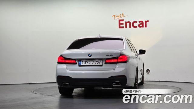 BMW 5 Series (G30) 520i M Sport 2023 — фото 4