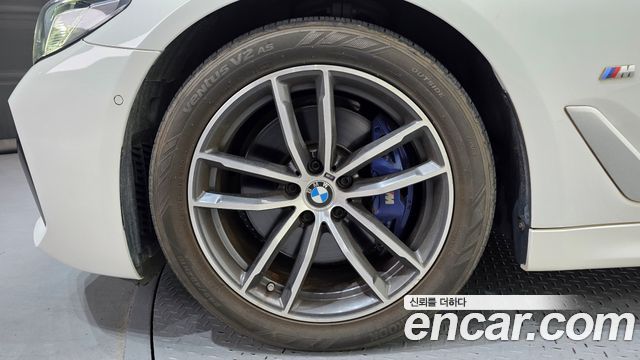 BMW 5 Series (G30) 520i M Sport 2023 — фото 5