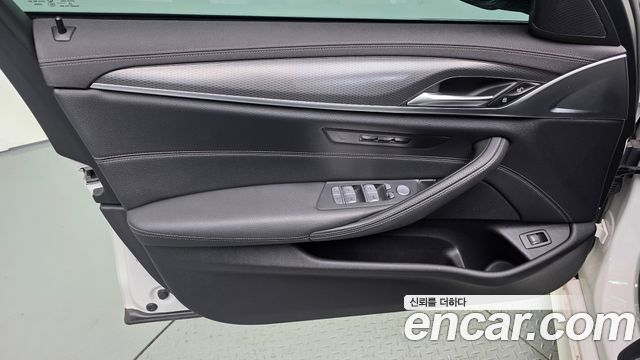 BMW 5 Series (G30) 520i M Sport 2023 — фото 24