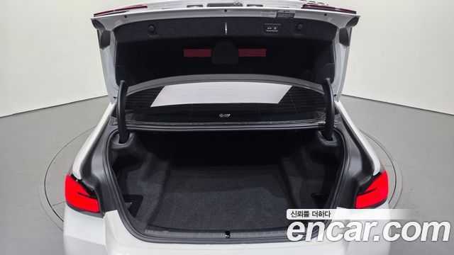 BMW 5 Series (G30) 520i M Sport 2023 — фото 33