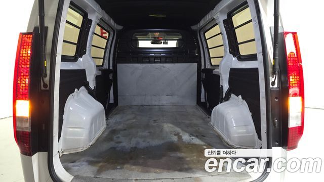 Hyundai Staria Cargo 3-Seater Modern 2023 — фото 18