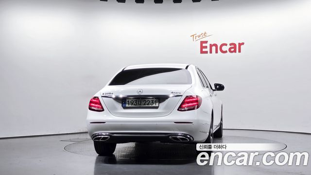Mercedes-Benz E-Class (W213) E220d Avantgarde 2018 — фото 4