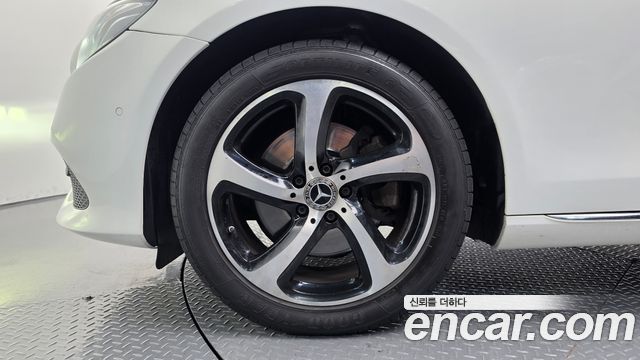 Mercedes-Benz E-Class (W213) E220d Avantgarde 2018 — фото 5