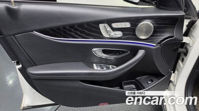 Mercedes-Benz E-Class (W213) E220d Avantgarde 2018 — фото 24