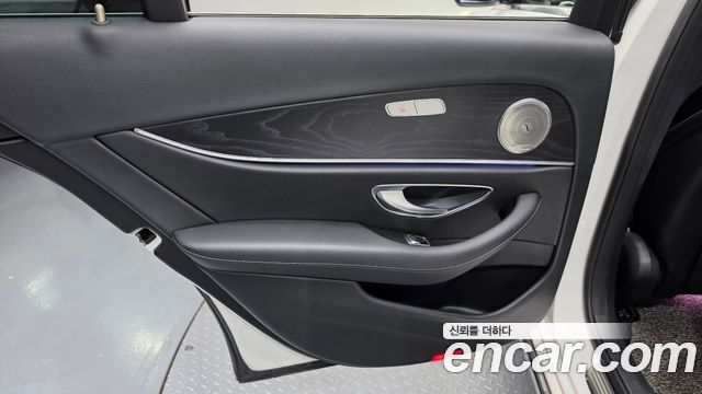 Mercedes-Benz E-Class (W213) E220d Avantgarde 2018 — фото 25