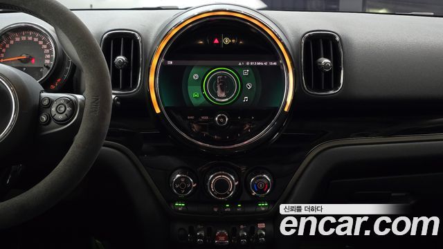 MINI Cooper D Countryman ALL4 2nd 2021 — фото 19