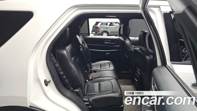 Ford Explorer 2.3 Limited 4WD 5th 2017 — фото 11