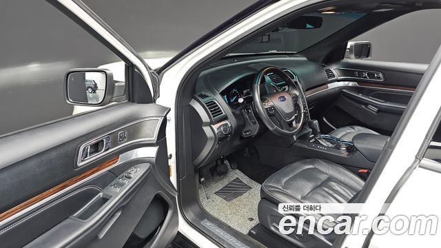 Ford Explorer 2.3 Limited 4WD 5th 2017 — фото 12