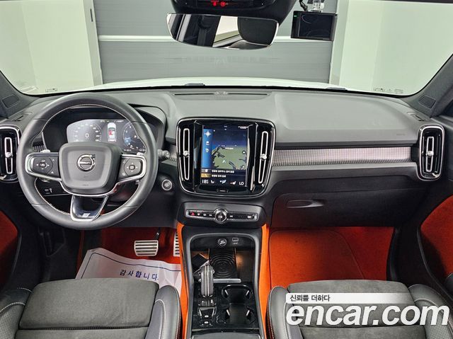 Volvo XC40 T4 R-Design 2019 — фото 8