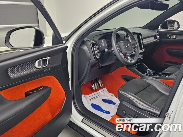 Volvo XC40 T4 R-Design 2019 — фото 16
