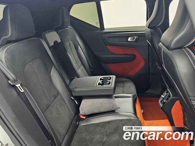Volvo XC40 T4 R-Design 2019 — фото 17