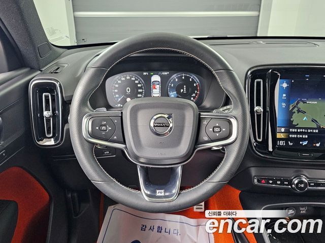 Volvo XC40 T4 R-Design 2019 — фото 18