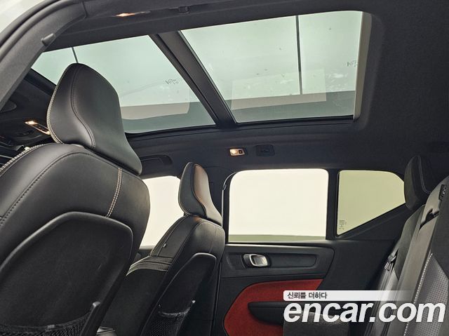 Volvo XC40 T4 R-Design 2019 — фото 23