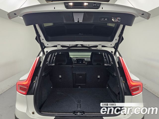 Volvo XC40 T4 R-Design 2019 — фото 24