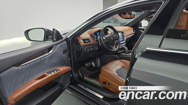Maserati Ghibli 3.0 GranLusso 3rd 2019 — фото 10