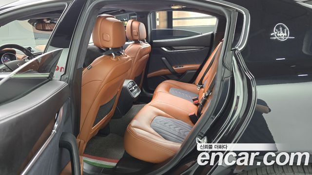 Maserati Ghibli 3.0 GranLusso 3rd 2019 — фото 11