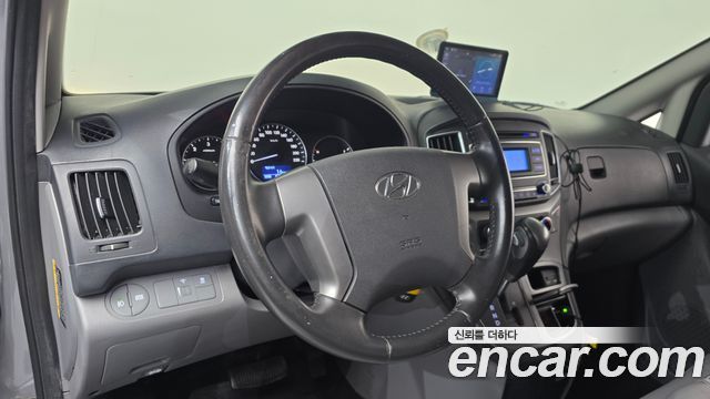 Hyundai Grand Starex Van 3-Seater Smart 2021 — фото 12