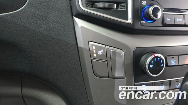 Hyundai Grand Starex Van 3-Seater Smart 2021 — фото 19