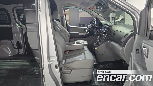 Hyundai Grand Starex Van 3-Seater Smart 2021 — фото 26
