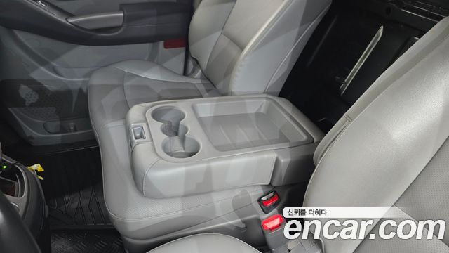 Hyundai Grand Starex Van 3-Seater Smart 2021 — фото 29