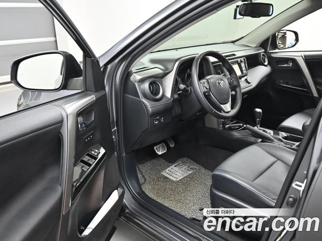 Toyota RAV4 2.5 2WD 4th 2017 — фото 15
