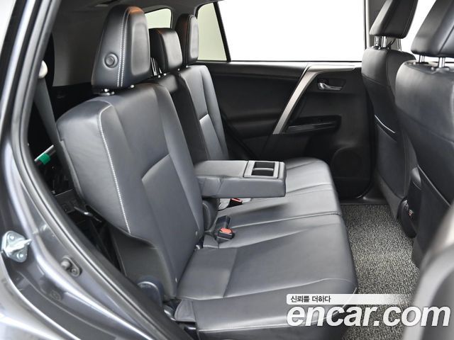 Toyota RAV4 2.5 2WD 4th 2017 — фото 16