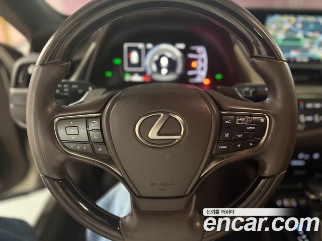 Lexus ES300h (VII) Executive 2020 — фото 15