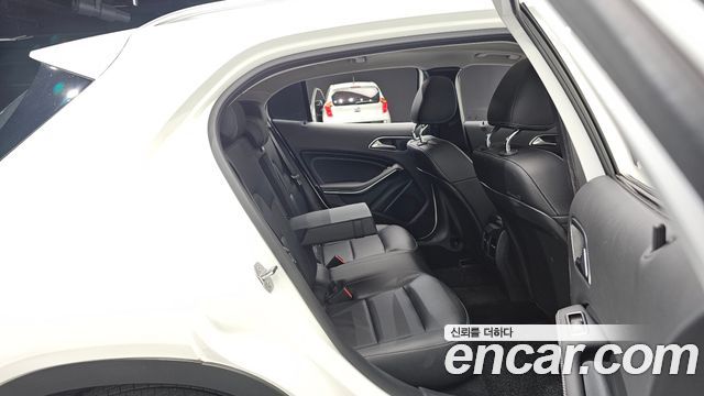 Mercedes-Benz GLA-Class (X156) GLA220 Premium 2019 — фото 11